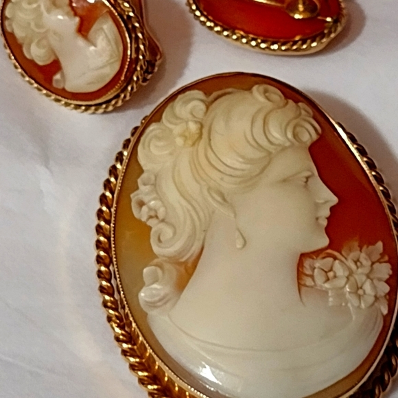 Cameo Pendant/Pin and Earrings, 14KT Gold Jewelry - 14KT Gold Real Shell Cameos